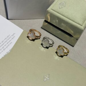 Magic Alhambra Ring